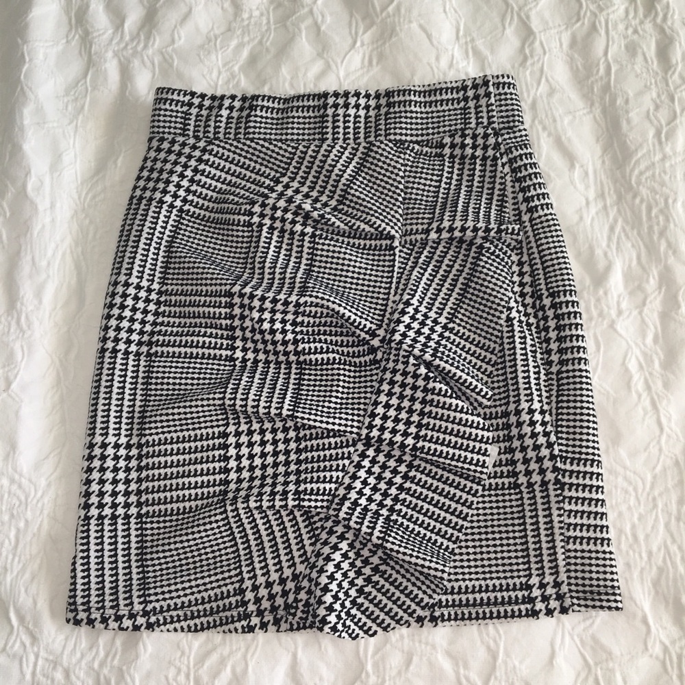 Forever 21 Houndstooth skirt